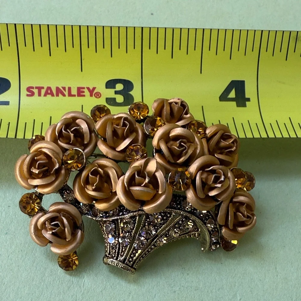 Elegant vintage Gold Roses in the Basket Brooch